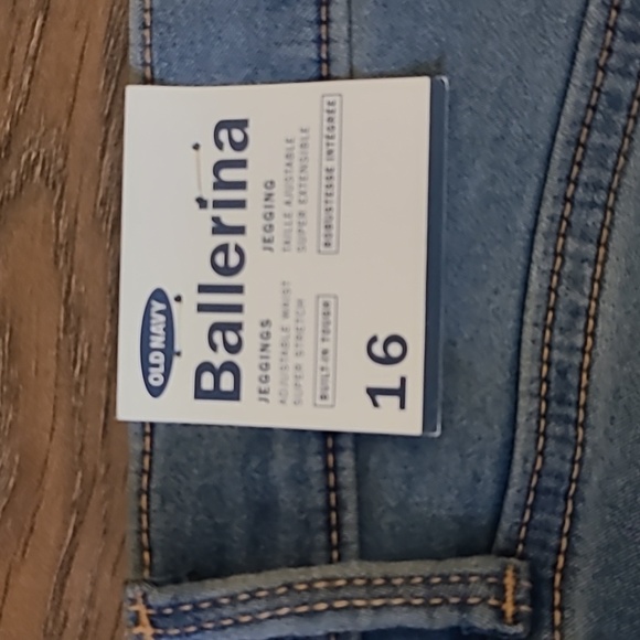 Old Navy skinny jean, size 16, light wash blue. - Picture 3 of 4
